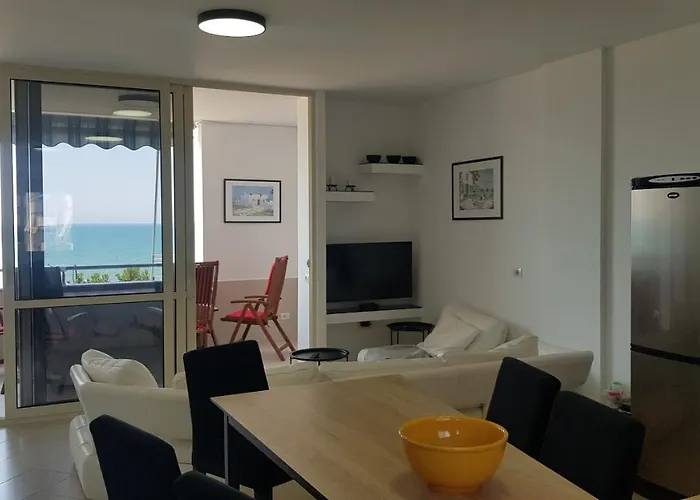 M&i With Sea View Apartament *